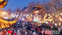 元宵夜逾20万人次赏南京秦淮灯会秦淮区双塘街道护航灯会